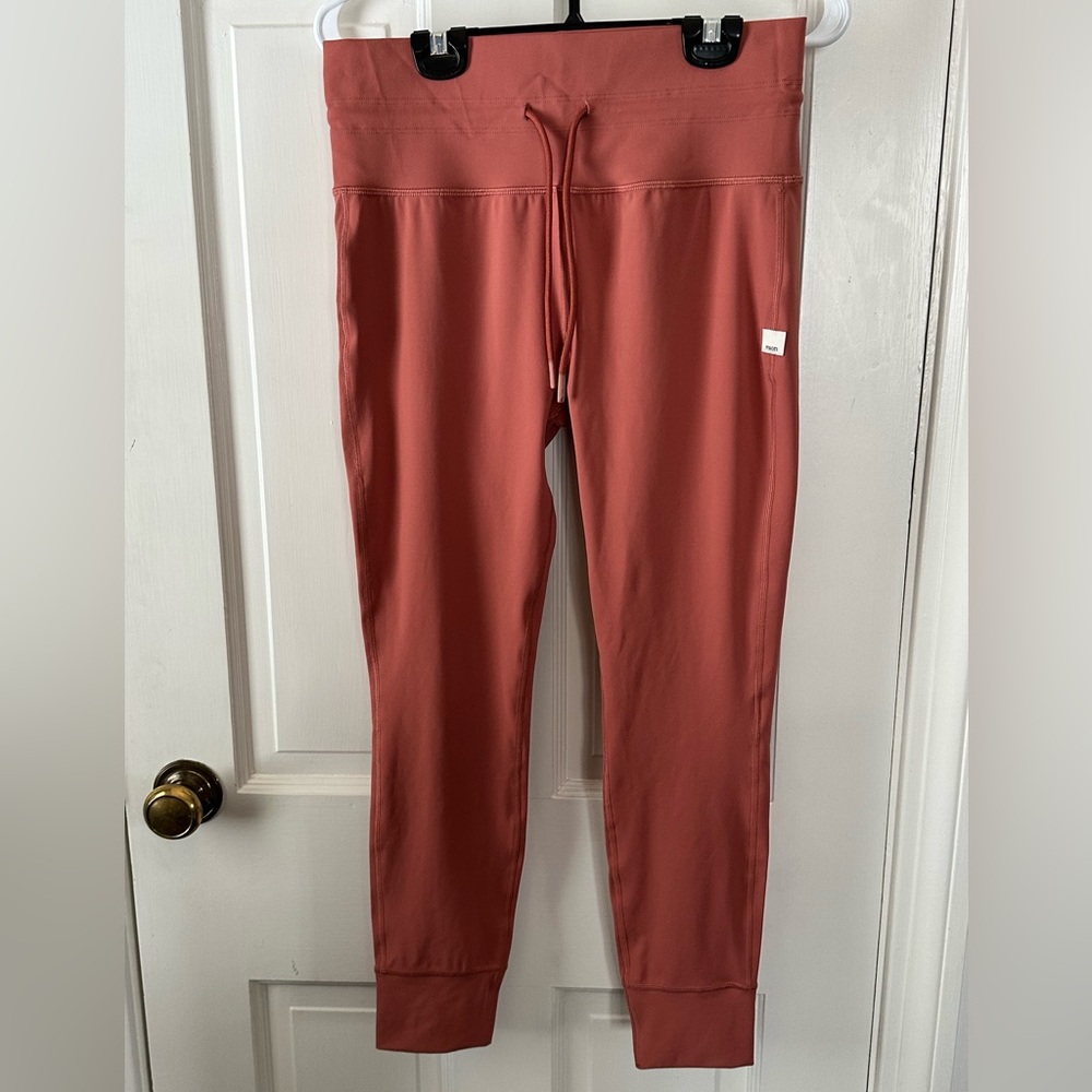 Vuori Women's Leggings in Rust Red